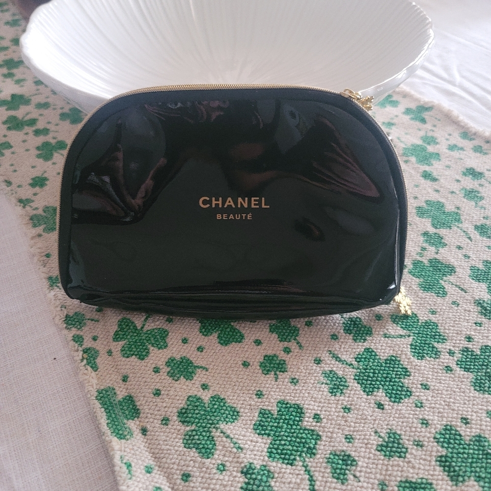 Chanel makeup pouch - Picture 4 of 5